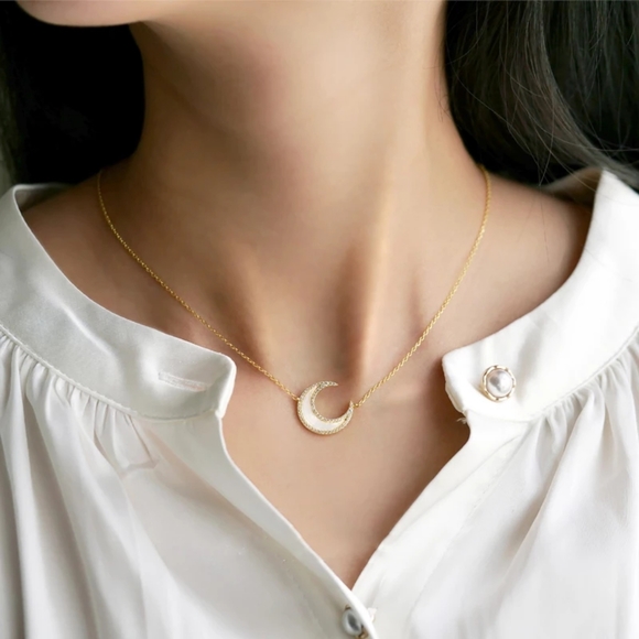 NEW 14k Gold Sea Shell Crescent Moon Necklace π - Picture 15 of 16